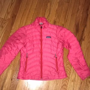 Short pink Patagonia down jacket
